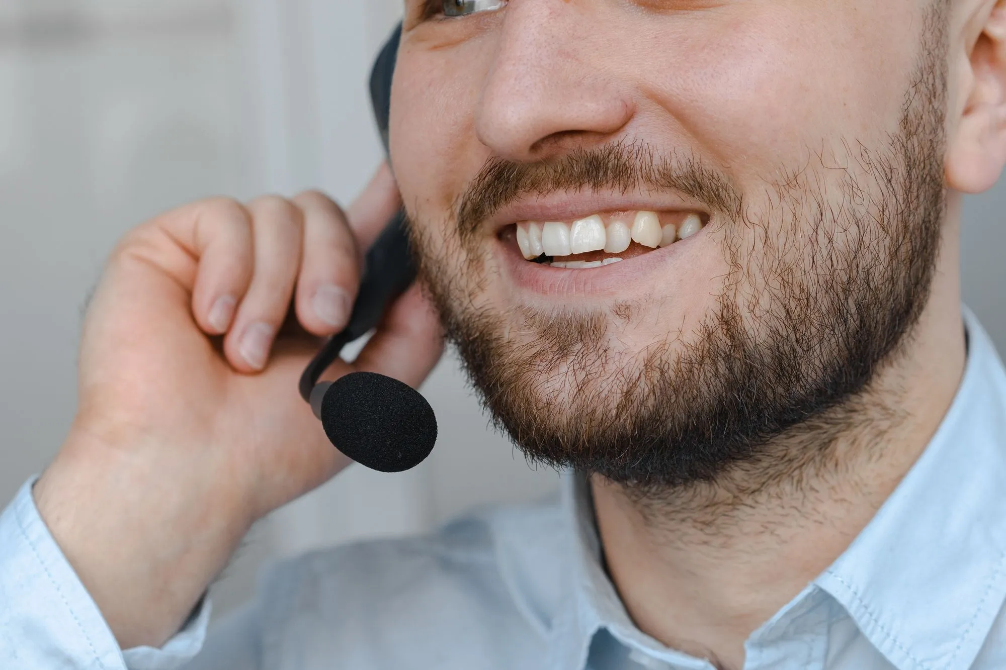 Wat zijn kosten per contact? De formule, benchmarkcijfers en waarom AI Voice Agents de rekensom veranderen